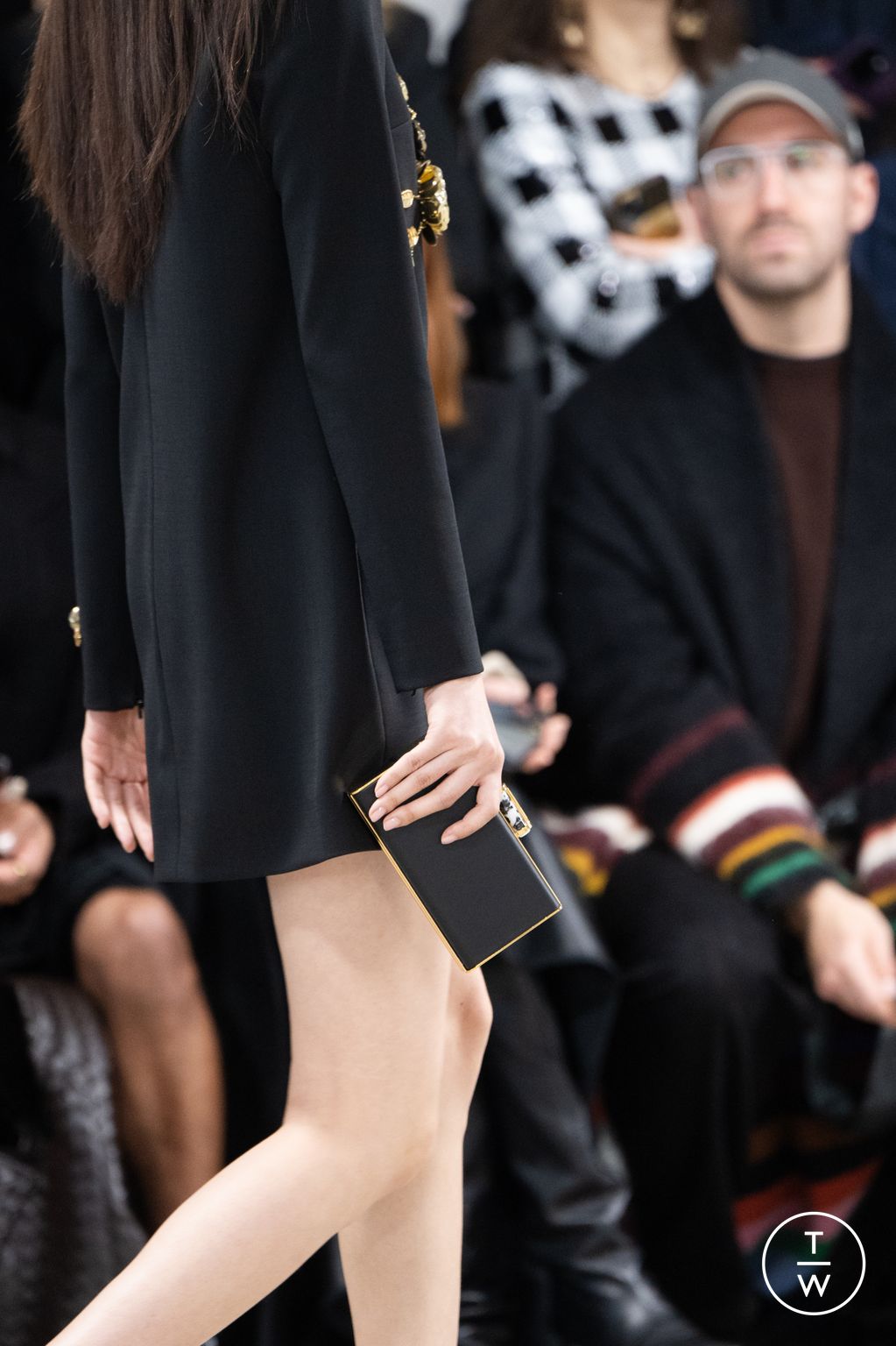 Fashion Week New York Fall/Winter 2025 look 26 de la collection Carolina Herrera womenswear accessories