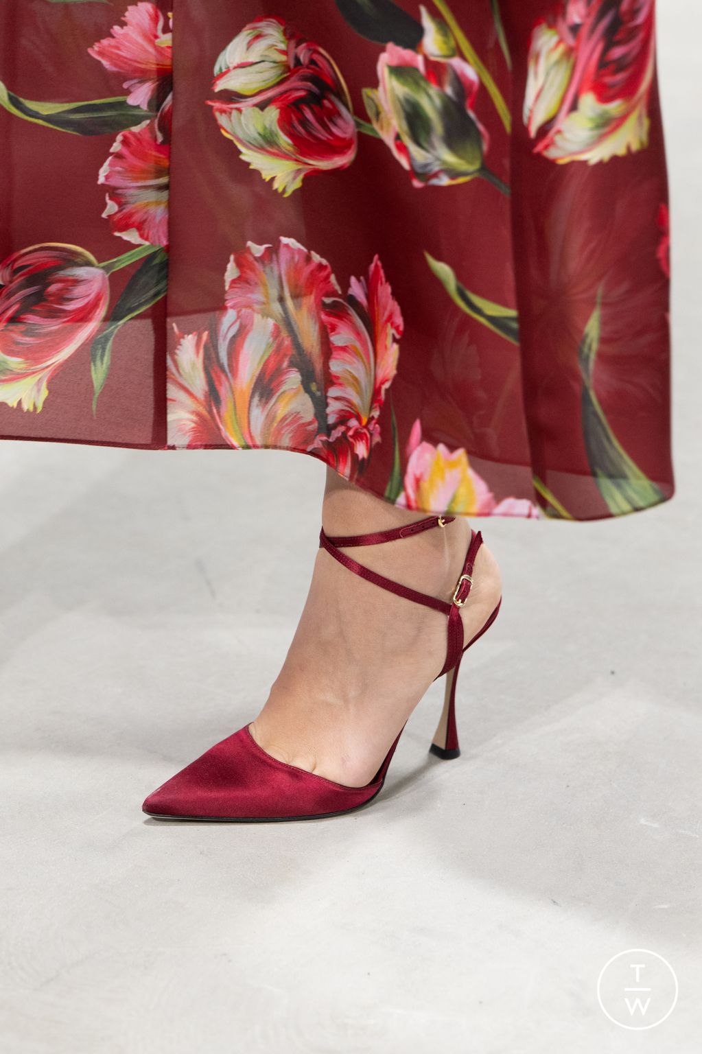 Fashion Week New York Fall/Winter 2025 look 28 de la collection Carolina Herrera womenswear accessories