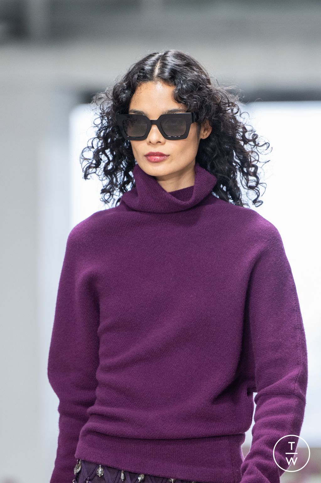 Fashion Week New York Fall/Winter 2025 look 30 from the Carolina Herrera collection womenswear accessories