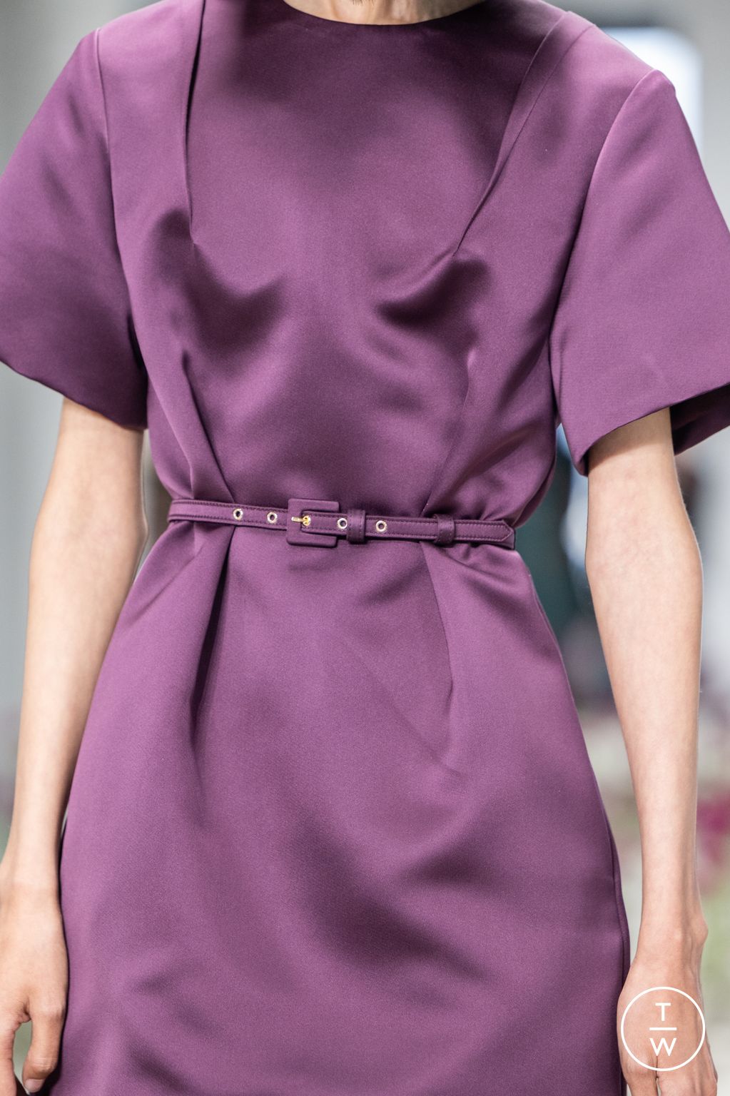 Fashion Week New York Fall/Winter 2025 look 31 from the Carolina Herrera collection womenswear accessories