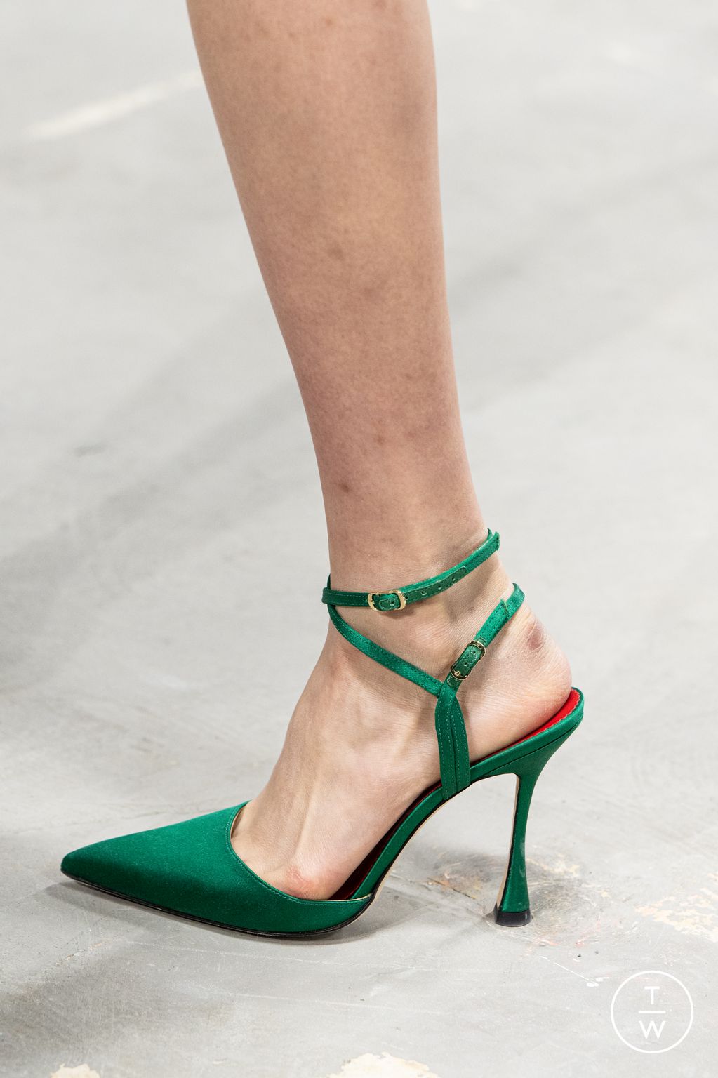 Fashion Week New York Fall/Winter 2025 look 36 from the Carolina Herrera collection womenswear accessories