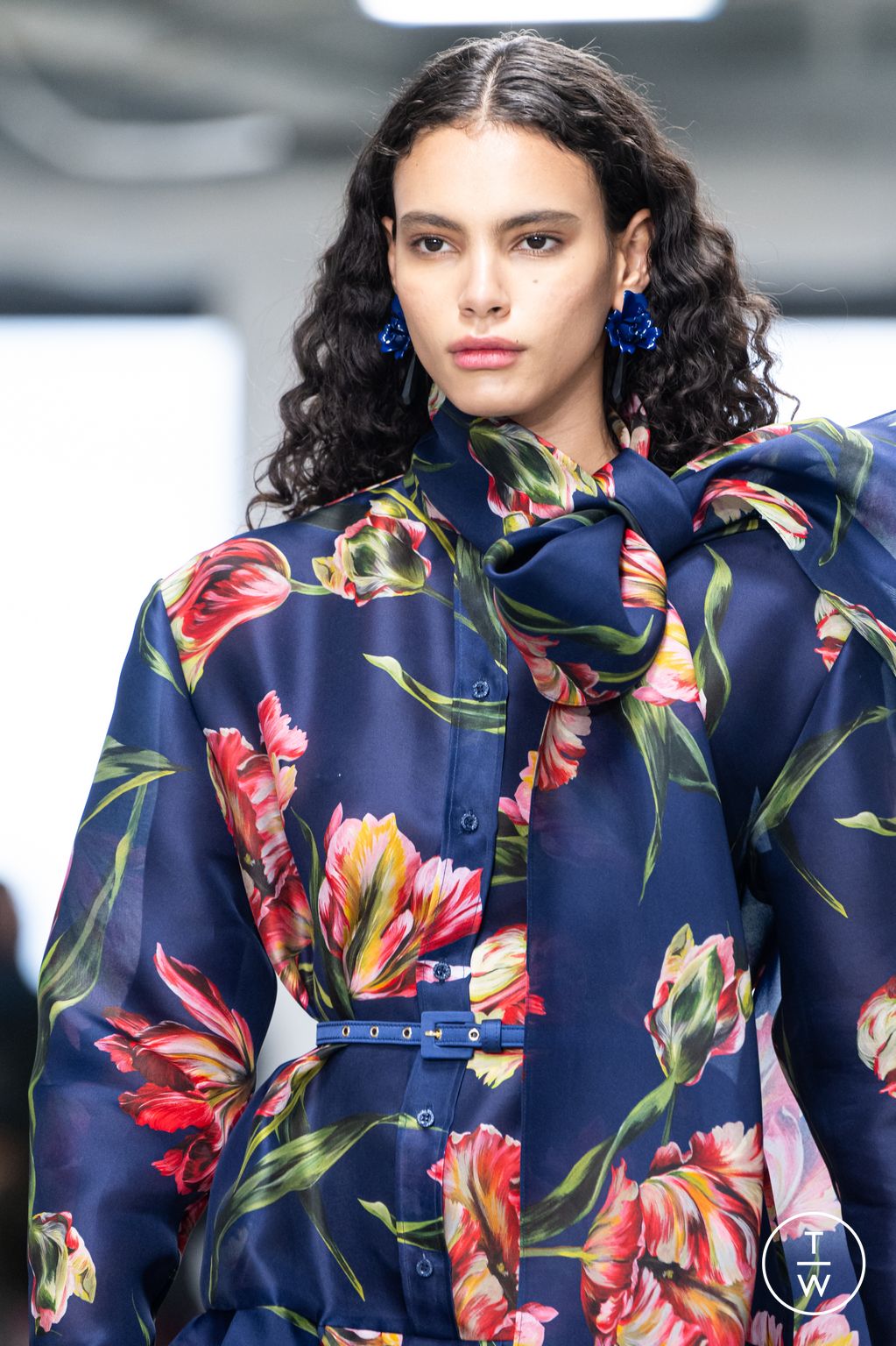 Fashion Week New York Fall/Winter 2025 look 40 de la collection Carolina Herrera womenswear accessories