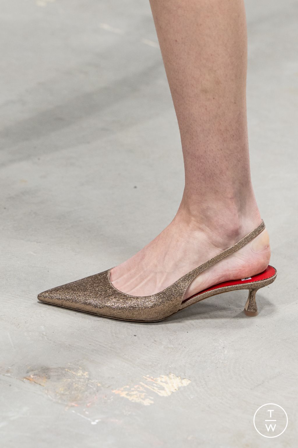 Fashion Week New York Fall/Winter 2025 look 47 from the Carolina Herrera collection womenswear accessories