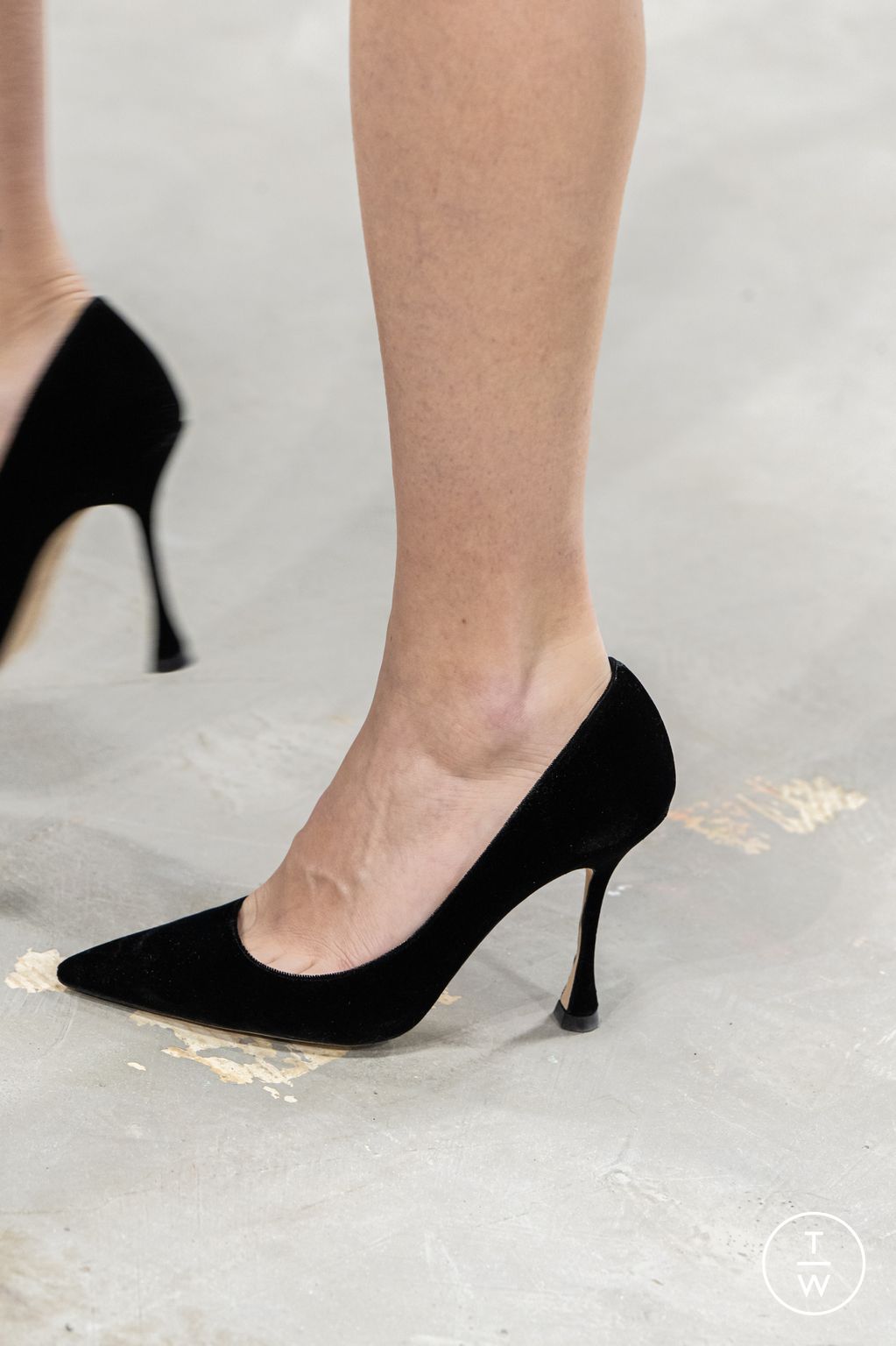 Fashion Week New York Fall/Winter 2025 look 60 from the Carolina Herrera collection womenswear accessories