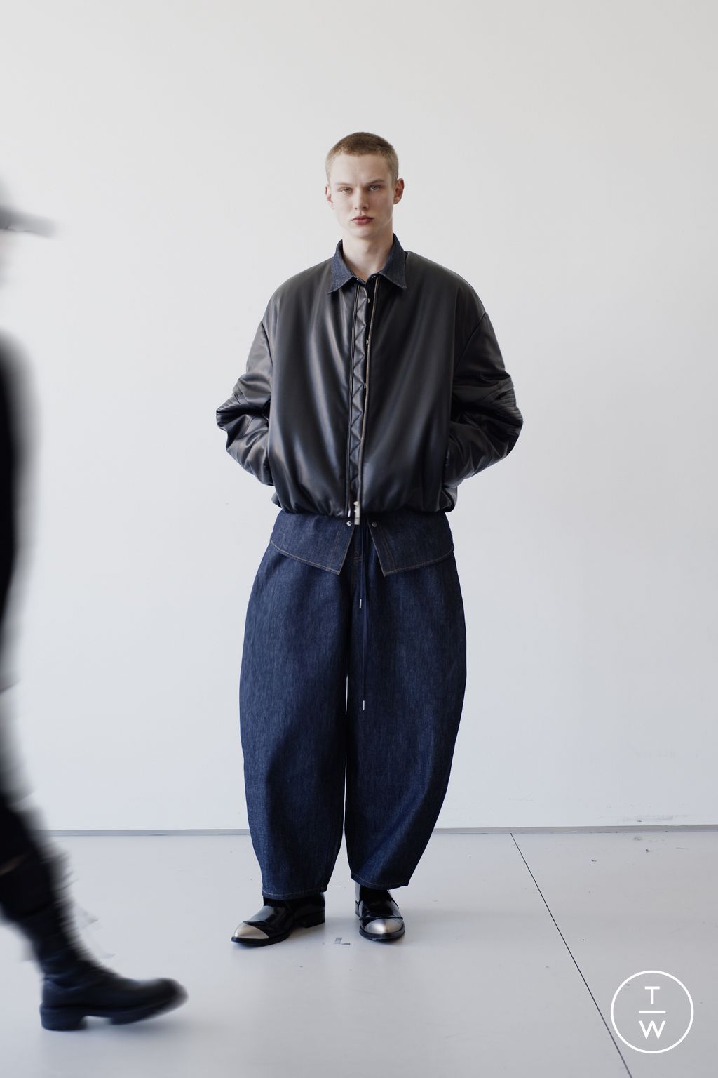 Fashion Week New York Resort 2025 look 15 from the Helmut Lang collection 女装