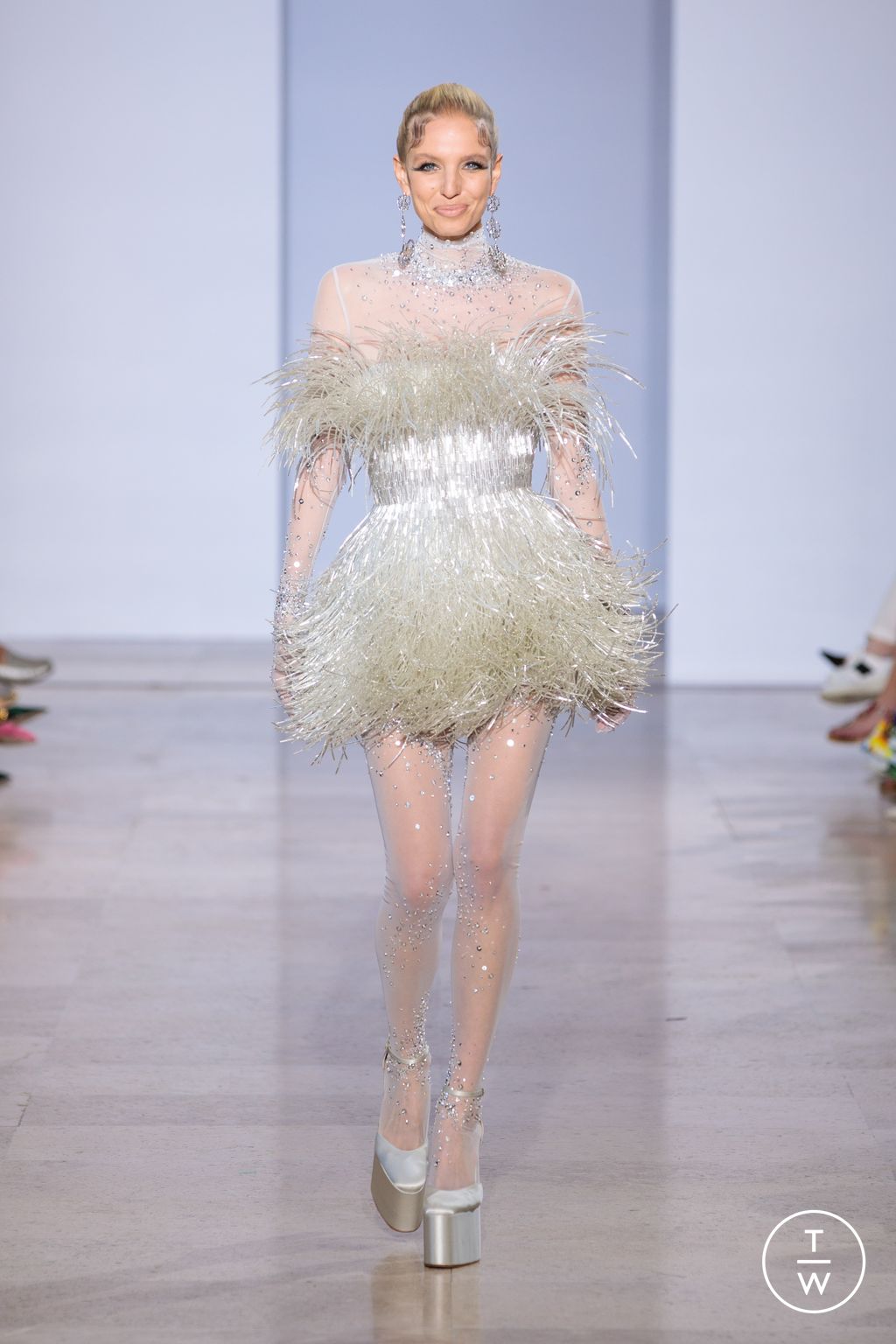 Fashion Week Paris Fall/Winter 2022 look 1 de la collection Georges Hobeika couture