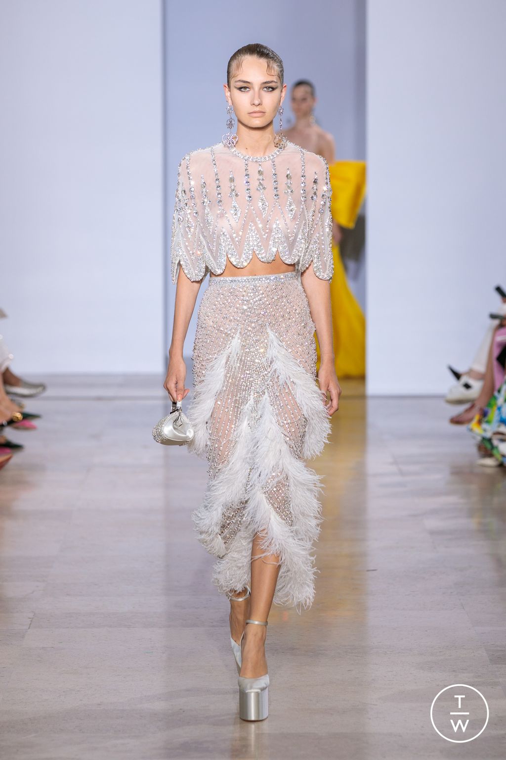 Fashion Week Paris Fall/Winter 2022 look 2 from the Georges Hobeika collection 高级定制