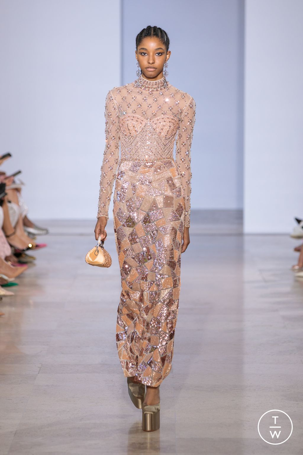 Fashion Week Paris Fall/Winter 2022 look 9 de la collection Georges Hobeika couture
