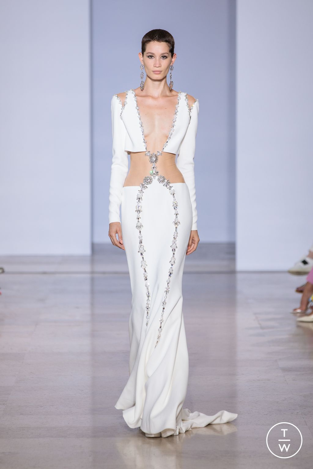 Fashion Week Paris Fall/Winter 2022 look 10 de la collection Georges Hobeika couture