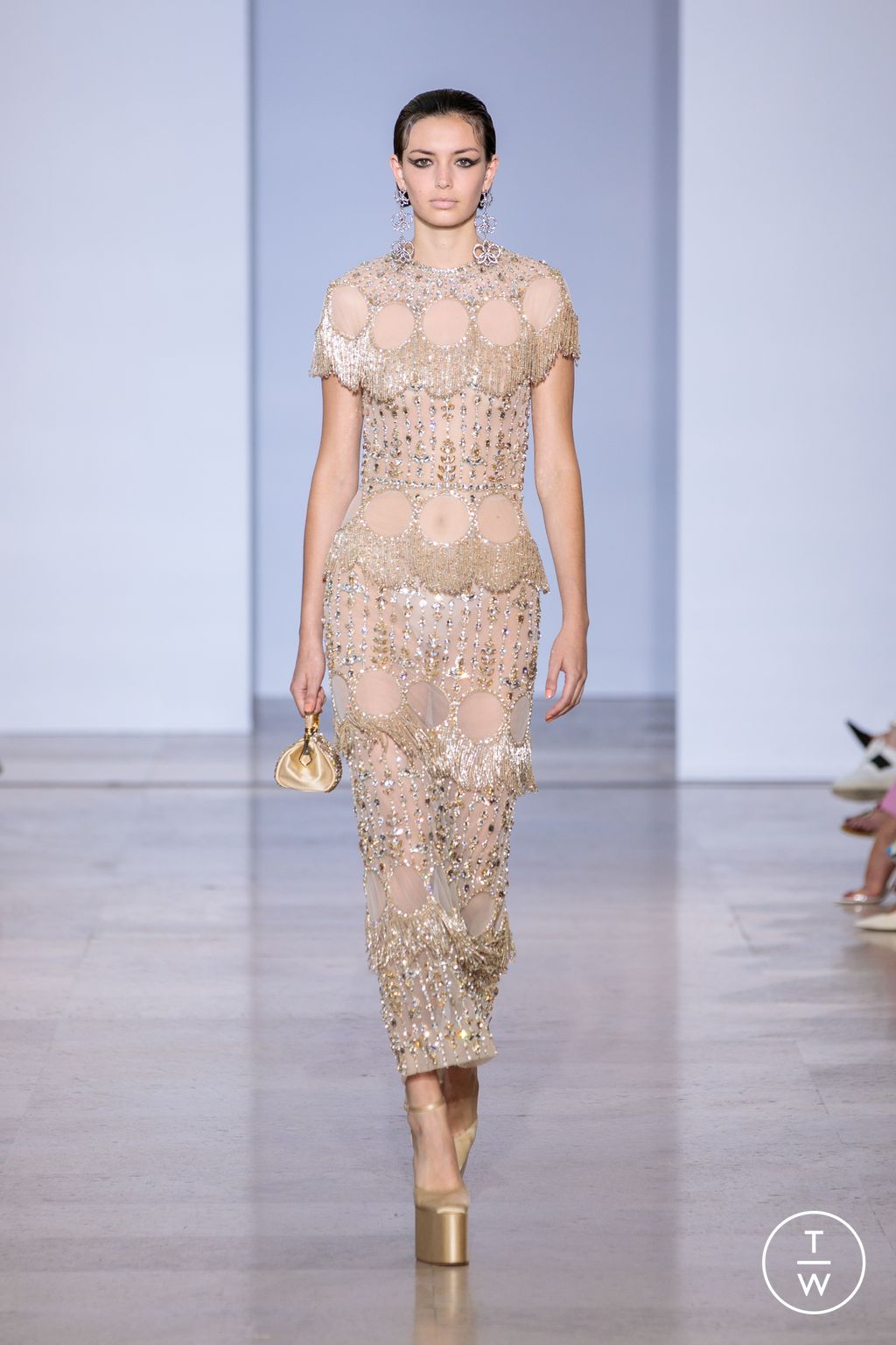 Fashion Week Paris Fall/Winter 2022 look 14 de la collection Georges Hobeika couture