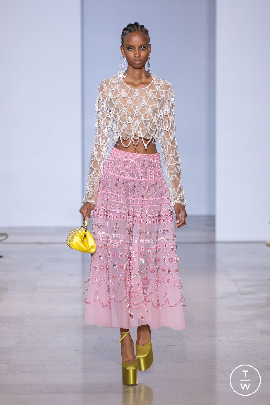 Fashion Week Paris Fall/Winter 2022 look 19 de la collection Georges Hobeika couture