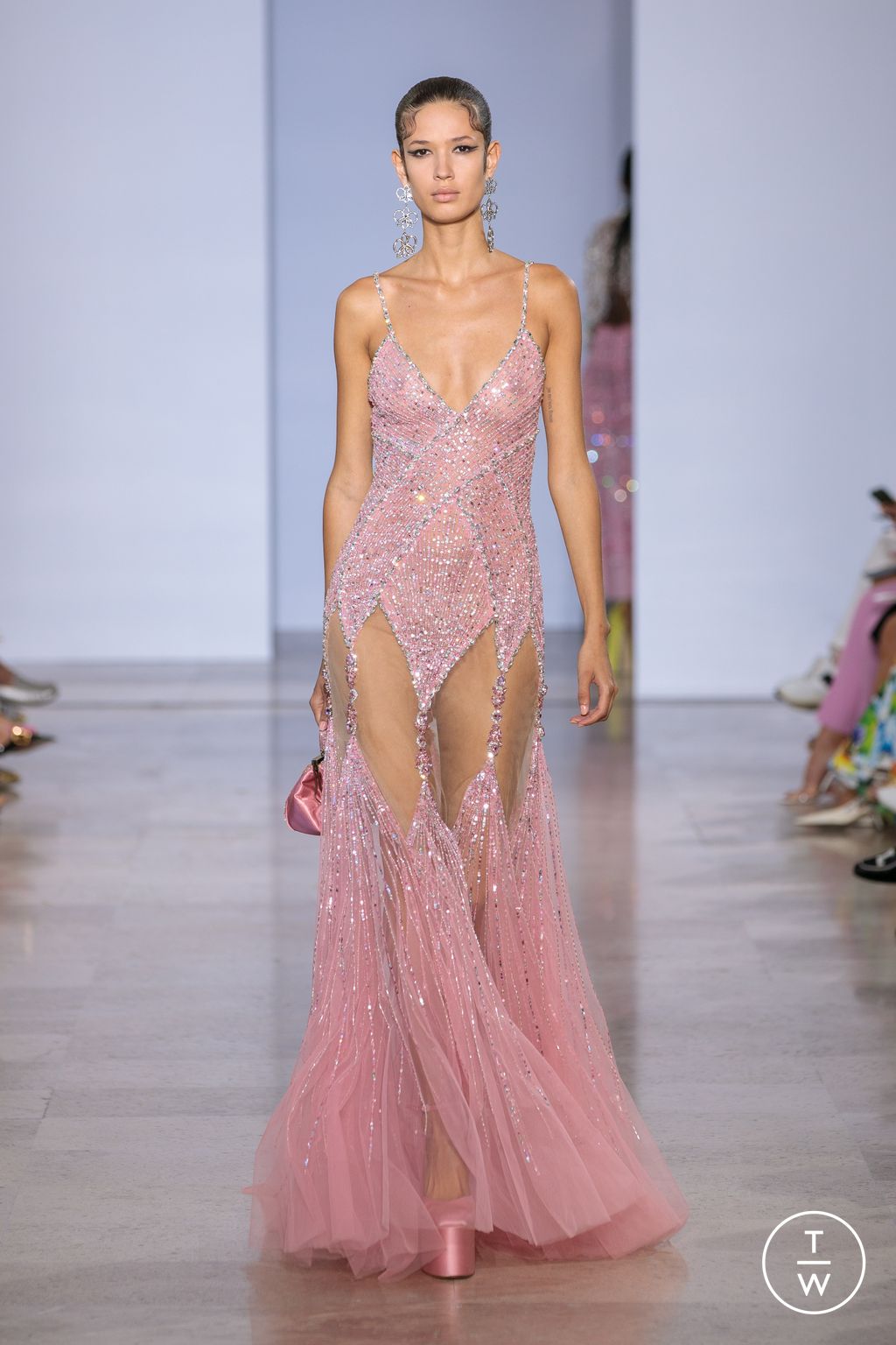 Fashion Week Paris Fall/Winter 2022 look 22 from the Georges Hobeika collection 高级定制