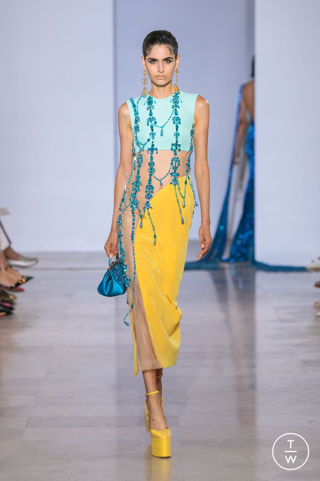 Fashion Week Paris Fall/Winter 2022 look 34 from the Georges Hobeika collection 高级定制