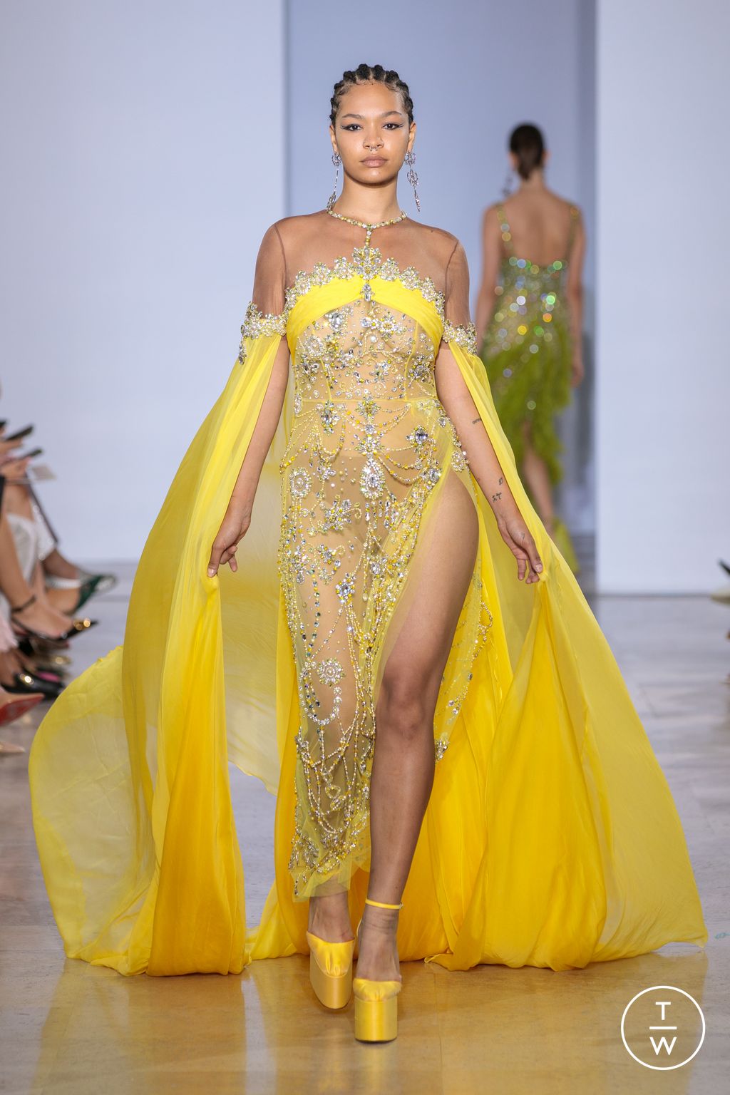 Fashion Week Paris Fall/Winter 2022 look 35 from the Georges Hobeika collection couture