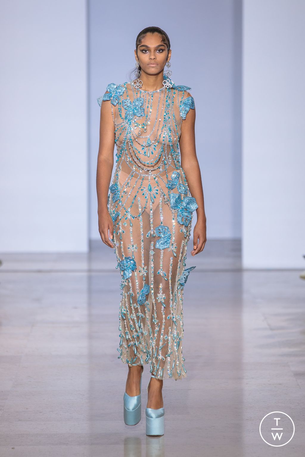 Fashion Week Paris Fall/Winter 2022 look 43 de la collection Georges Hobeika couture