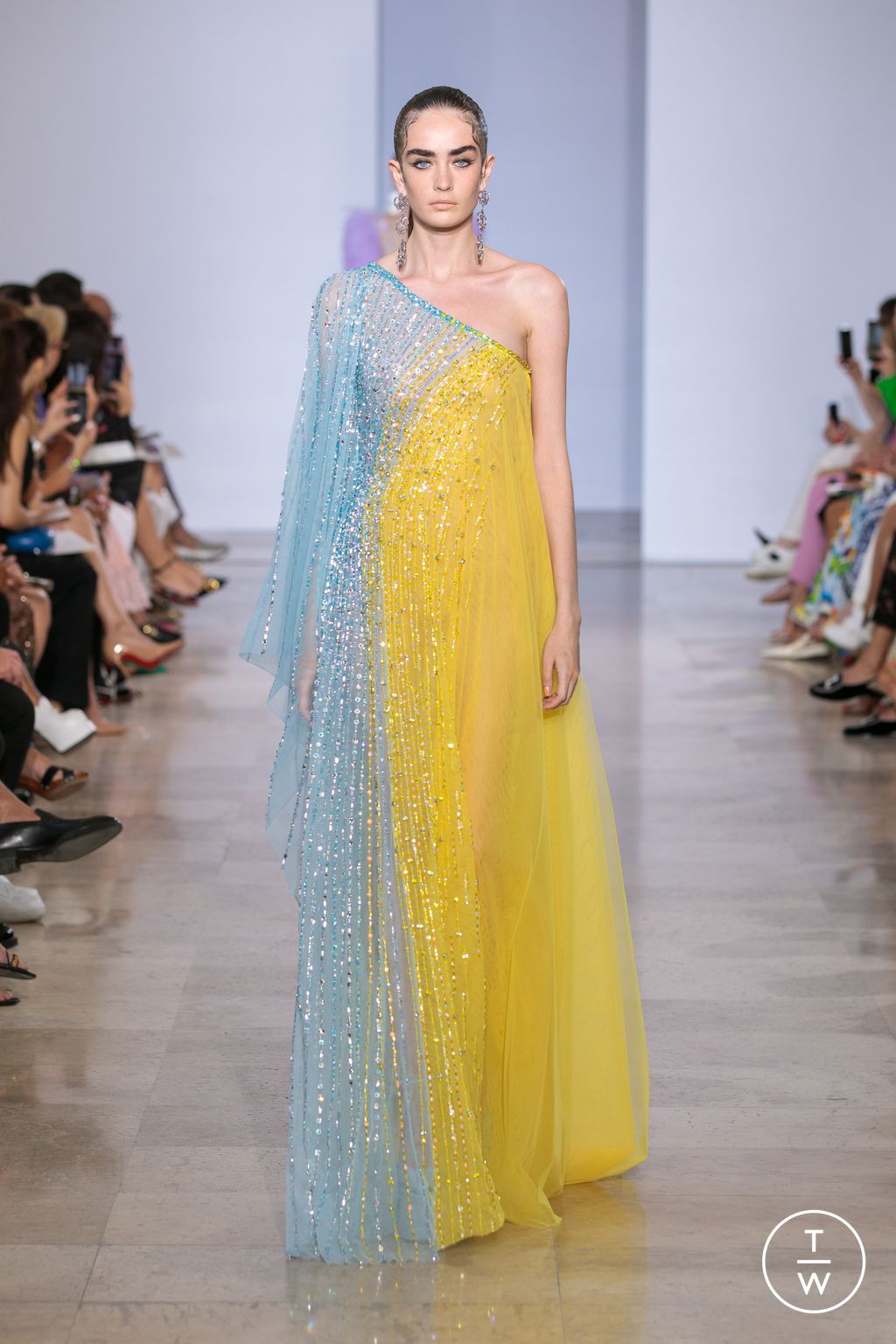 Fashion Week Paris Fall/Winter 2022 look 45 from the Georges Hobeika collection 高级定制