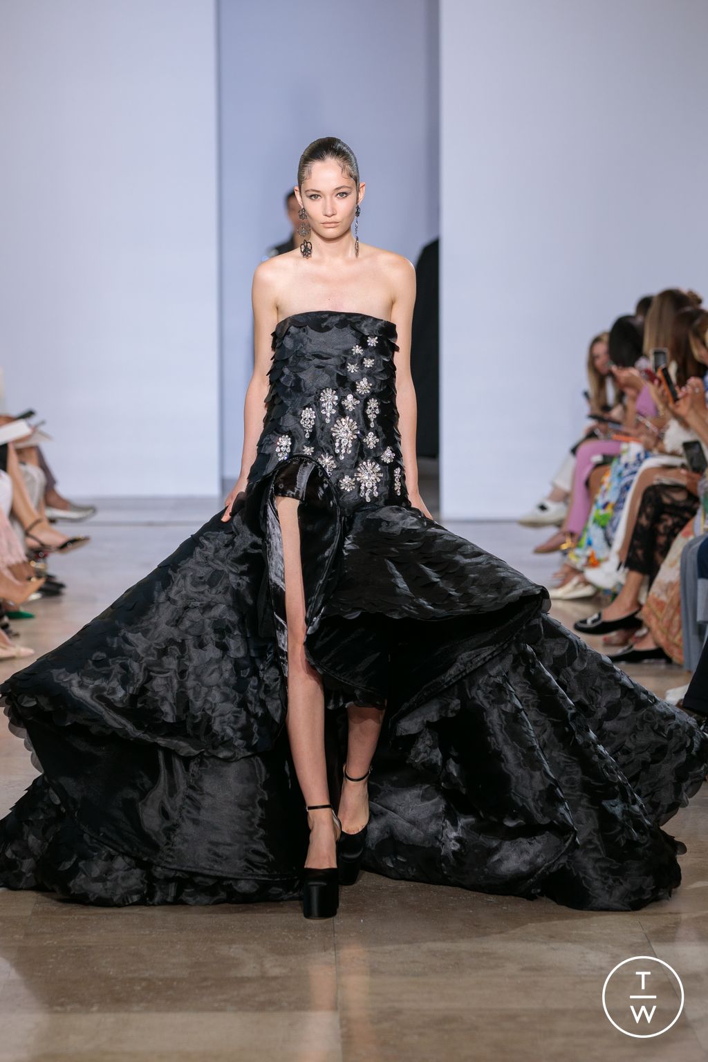 Fashion Week Paris Fall/Winter 2022 look 58 from the Georges Hobeika collection couture