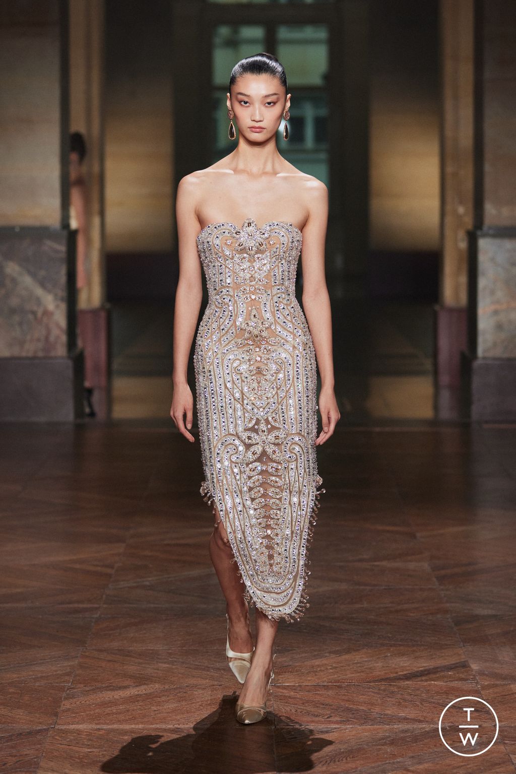Fashion Week Paris Fall/Winter 2025 look 6 from the Georges Hobeika collection 高级定制