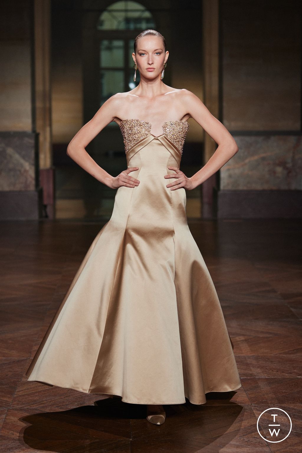 Fashion Week Paris Fall/Winter 2025 look 7 from the Georges Hobeika collection 高级定制