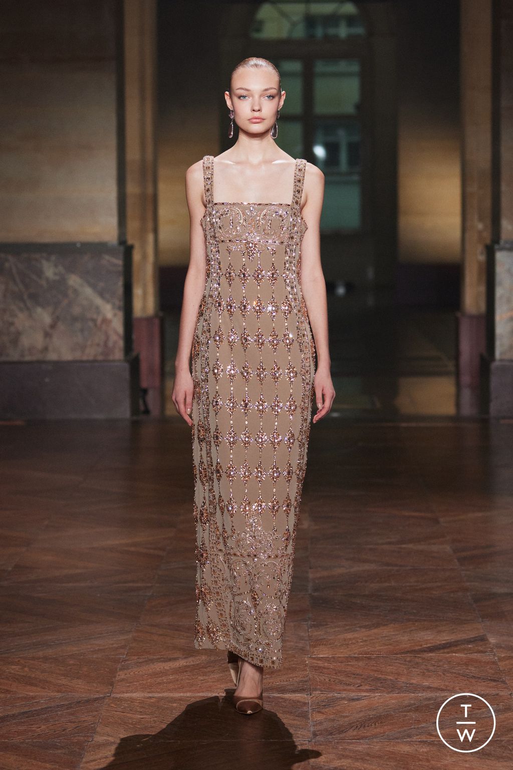 Fashion Week Paris Fall/Winter 2025 look 14 de la collection Georges Hobeika couture