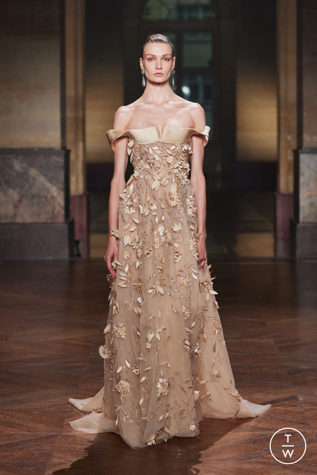Fashion Week Paris Fall/Winter 2025 look 18 from the Georges Hobeika collection couture