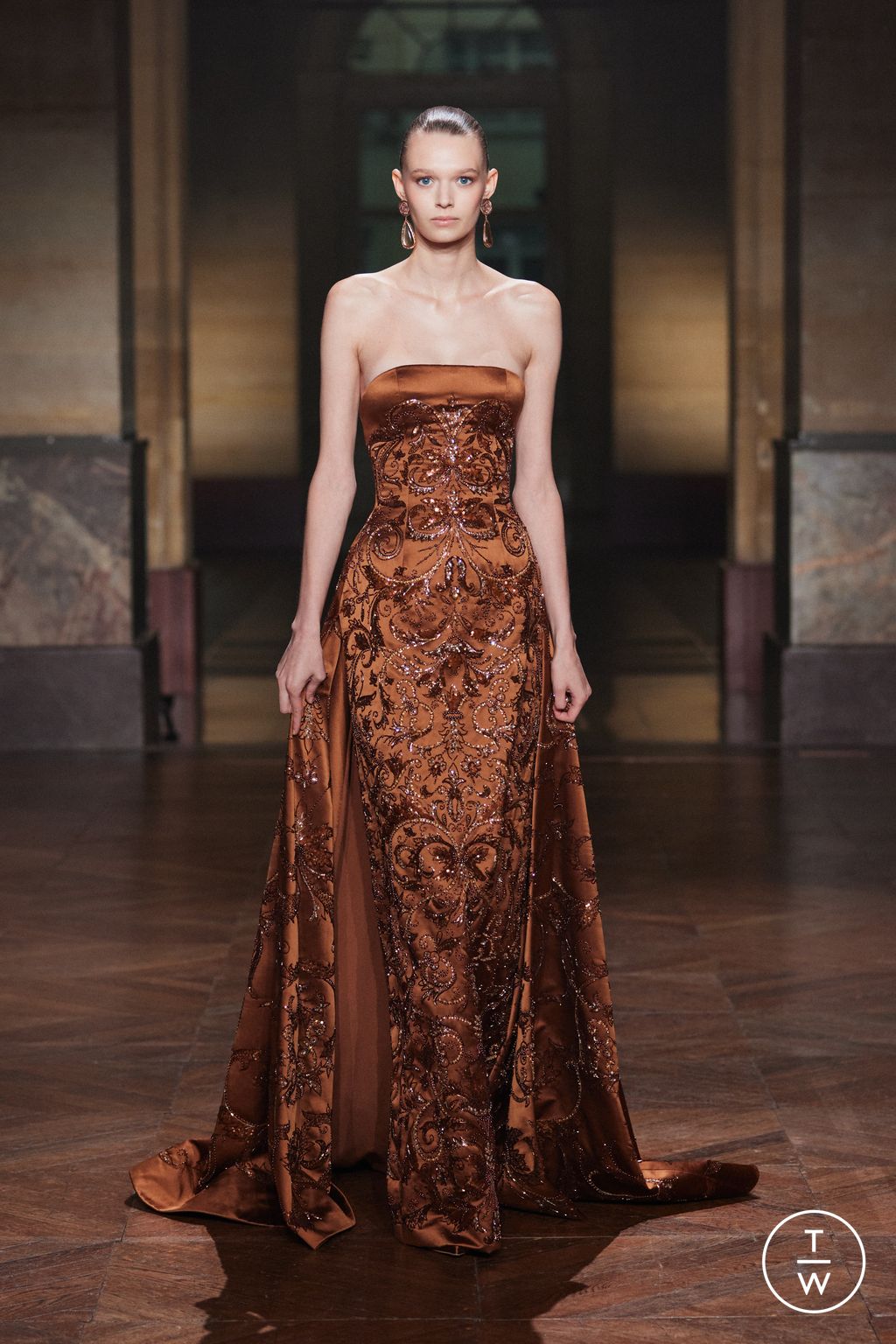Fashion Week Paris Fall/Winter 2025 look 19 from the Georges Hobeika collection 高级定制
