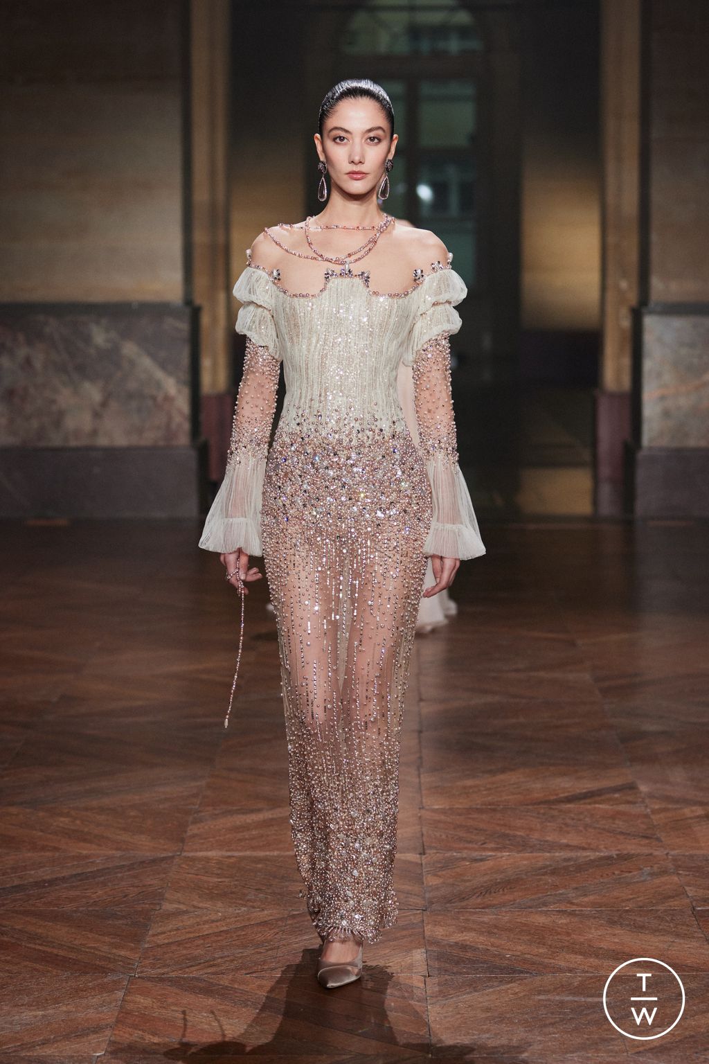 Fashion Week Paris Fall/Winter 2025 look 21 from the Georges Hobeika collection 高级定制