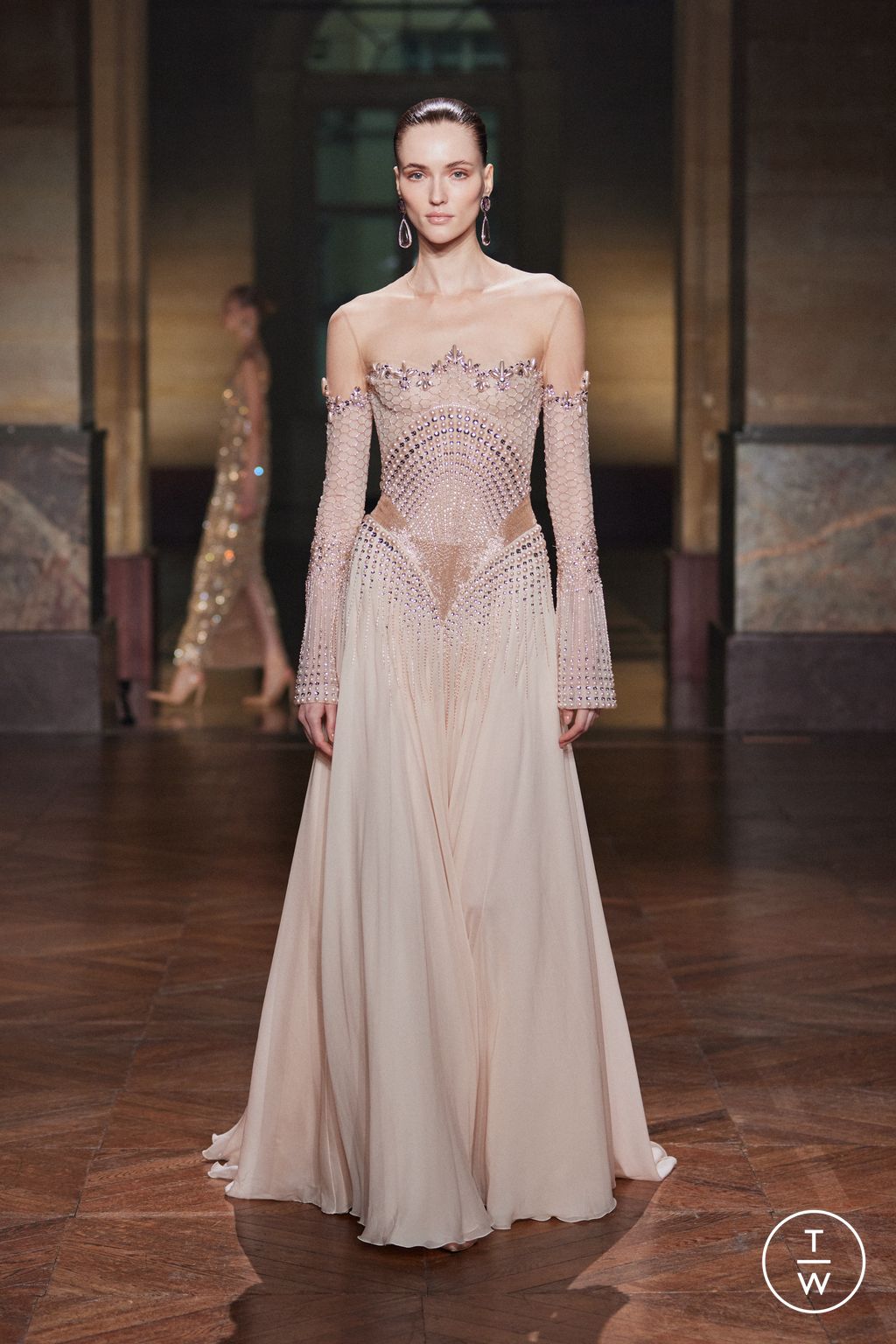Fashion Week Paris Fall/Winter 2025 look 22 from the Georges Hobeika collection 高级定制