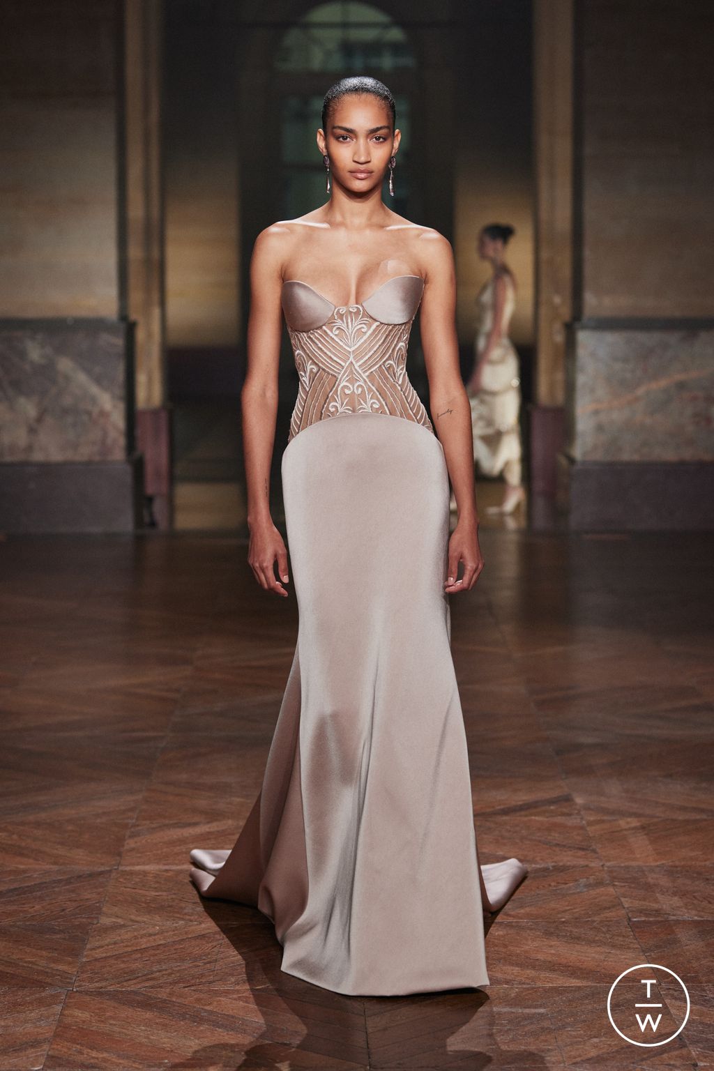 Fashion Week Paris Fall/Winter 2025 look 23 from the Georges Hobeika collection 高级定制