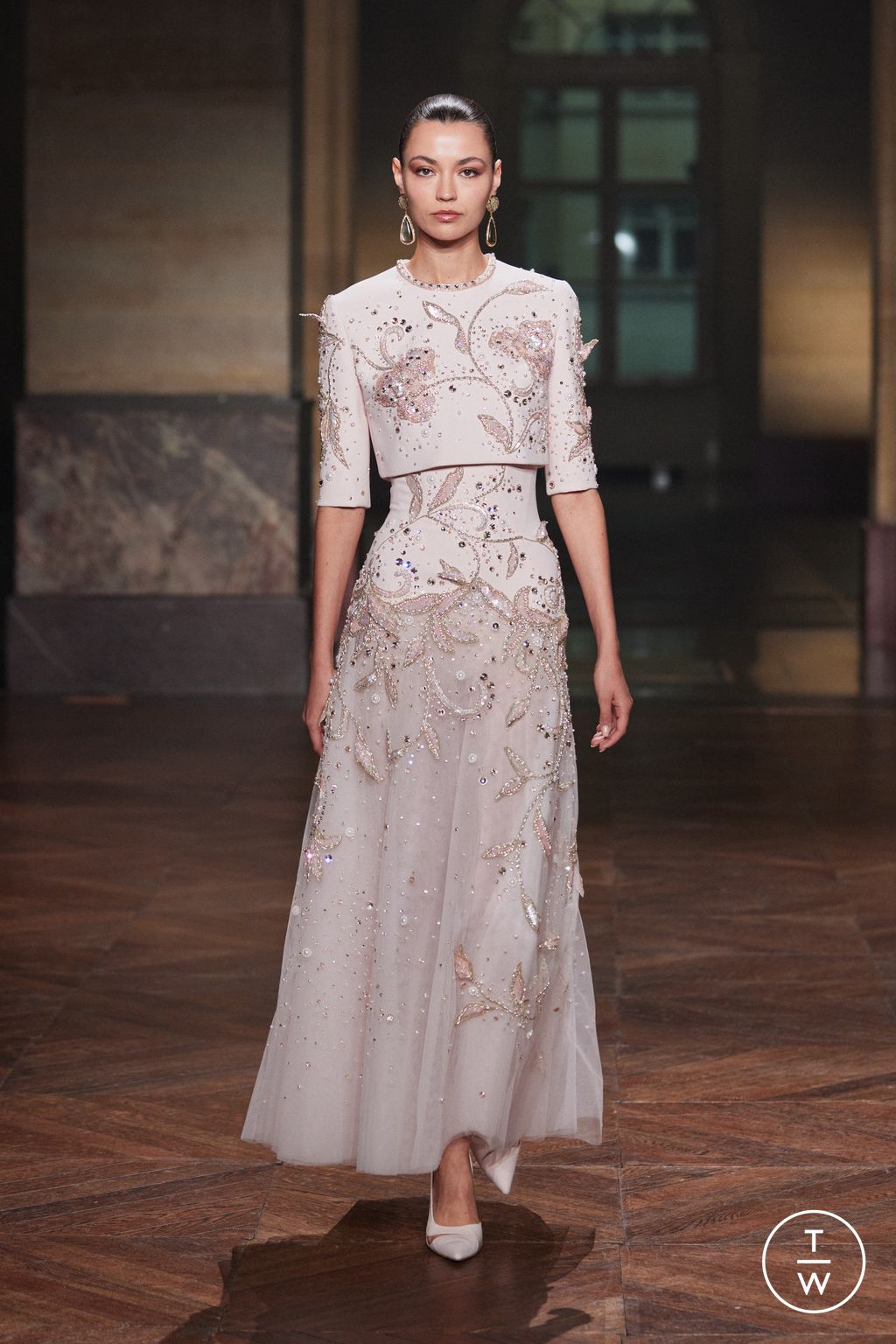 Fashion Week Paris Fall/Winter 2025 look 28 from the Georges Hobeika collection 高级定制
