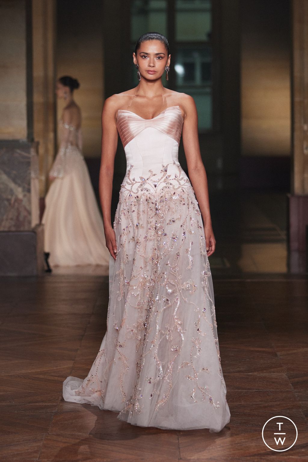 Fashion Week Paris Fall/Winter 2025 look 29 from the Georges Hobeika collection 高级定制