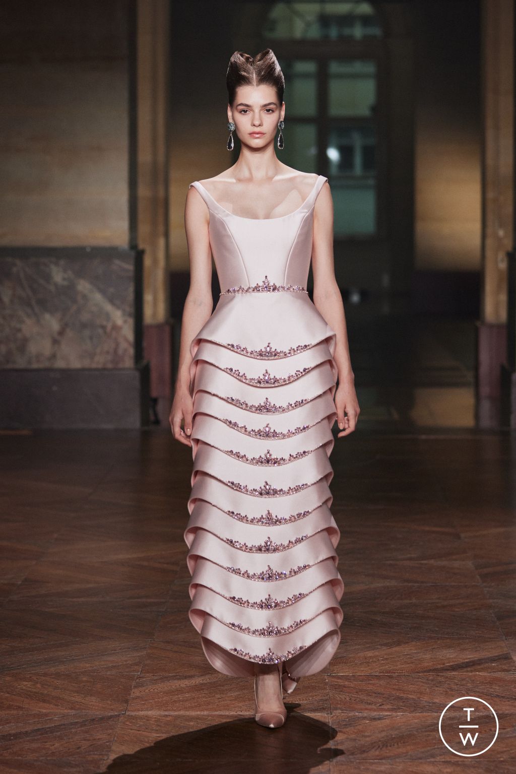 Fashion Week Paris Fall/Winter 2025 look 32 de la collection Georges Hobeika couture