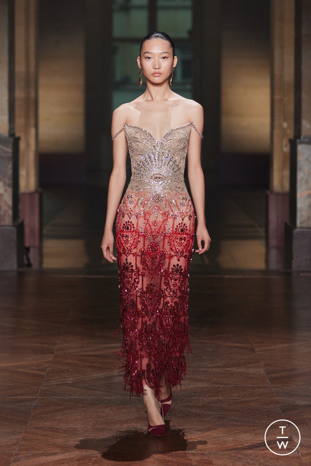 Fashion Week Paris Fall/Winter 2025 look 41 from the Georges Hobeika collection 高级定制
