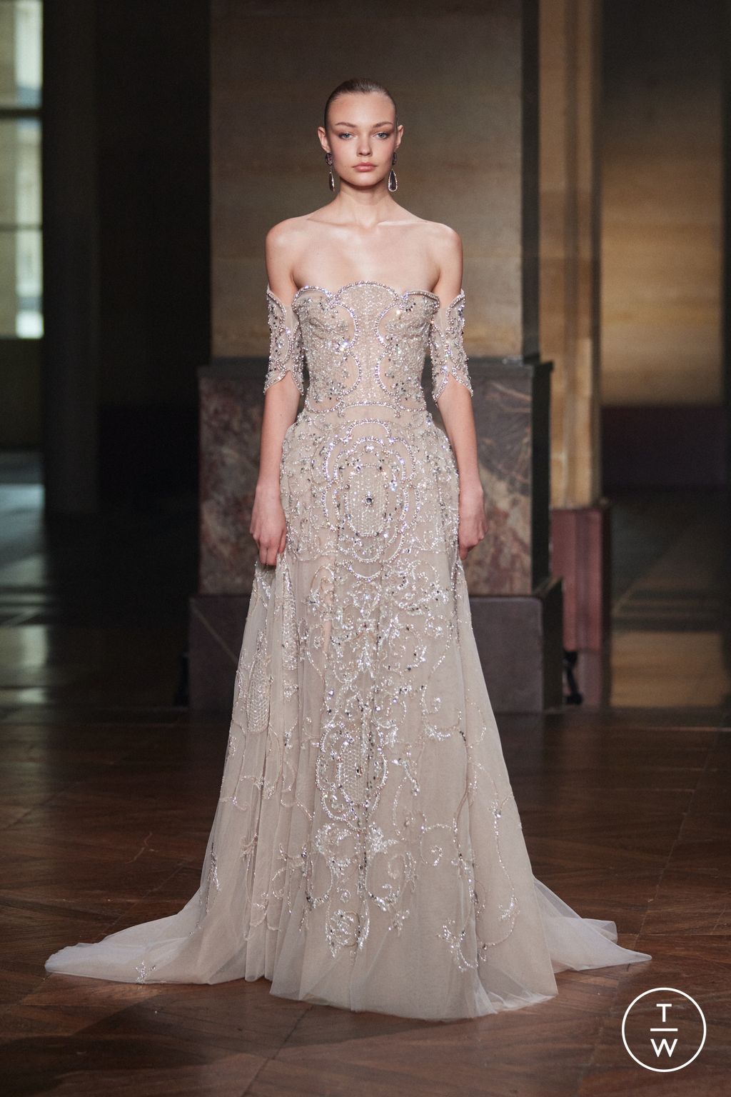 Fashion Week Paris Fall/Winter 2025 look 44 from the Georges Hobeika collection 高级定制