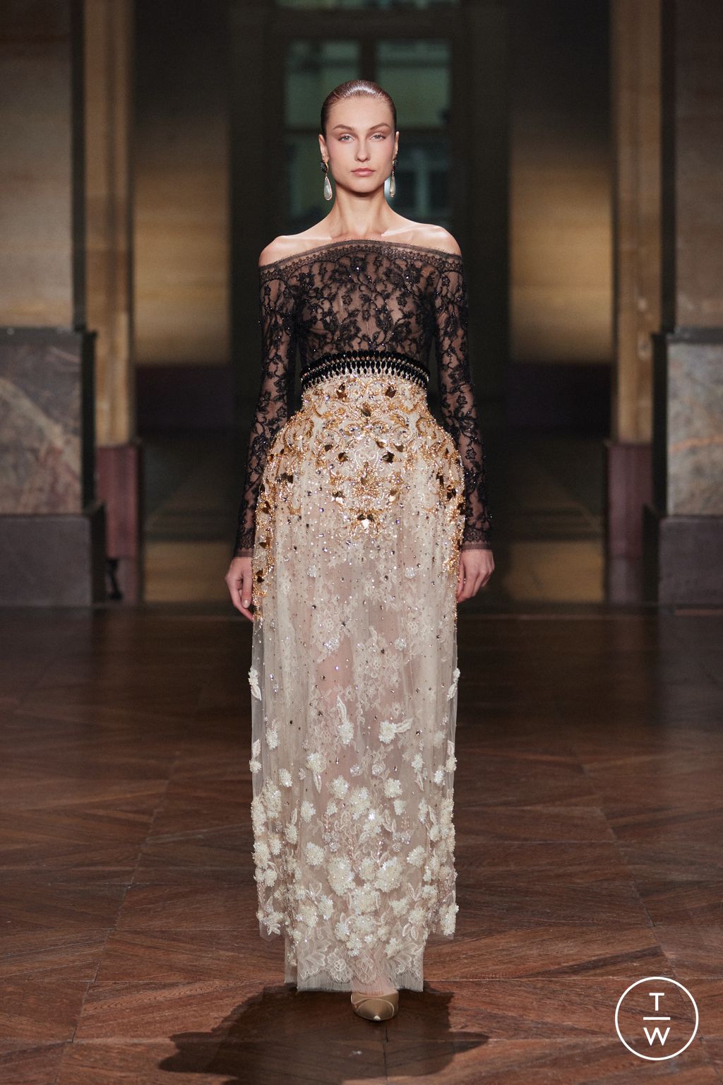 Fashion Week Paris Fall/Winter 2025 look 45 from the Georges Hobeika collection 高级定制