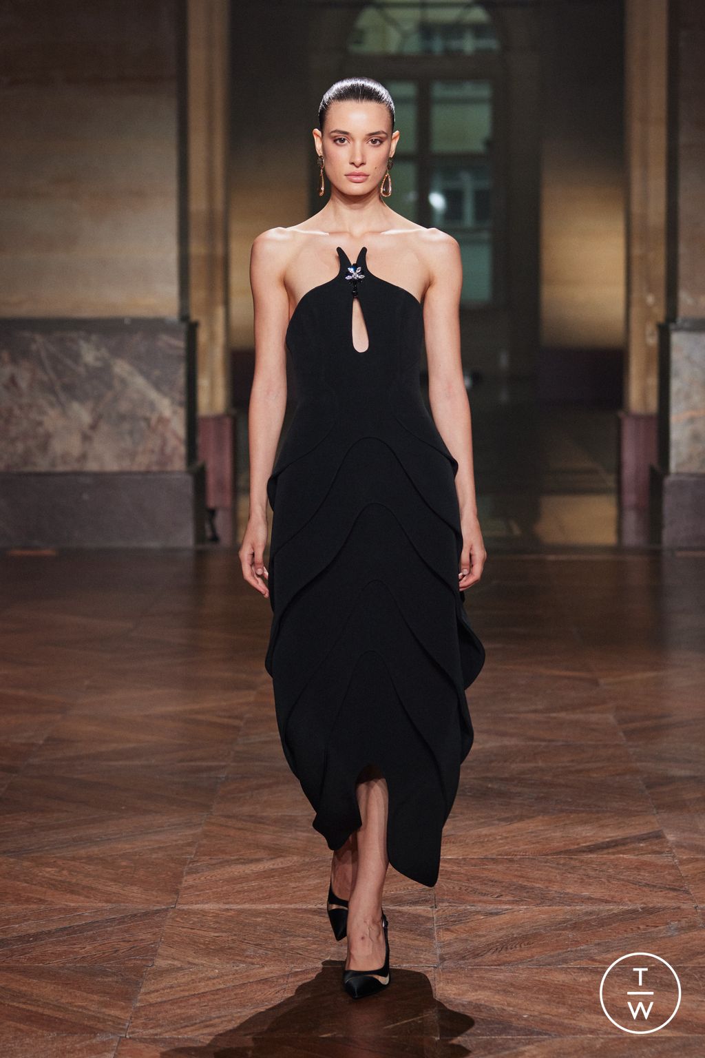 Fashion Week Paris Fall/Winter 2025 look 46 from the Georges Hobeika collection 高级定制