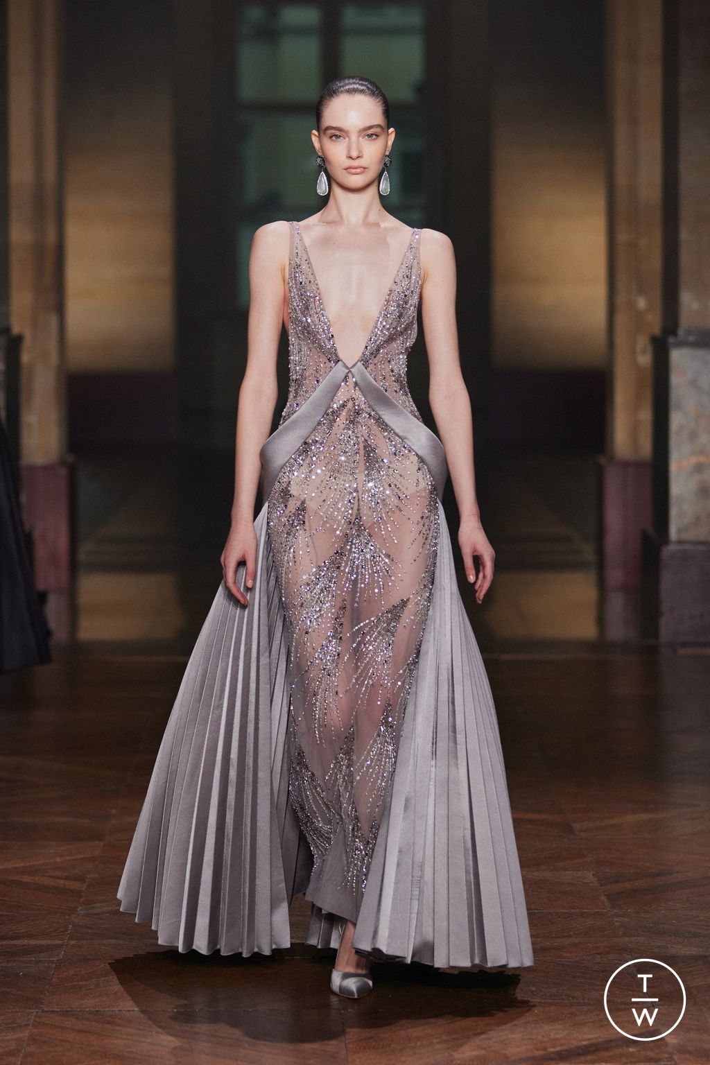 Fashion Week Paris Fall/Winter 2025 look 49 from the Georges Hobeika collection 高级定制