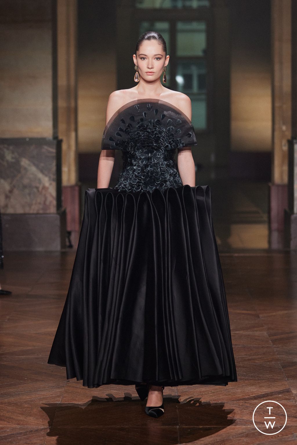 Fashion Week Paris Fall/Winter 2025 look 50 from the Georges Hobeika collection couture