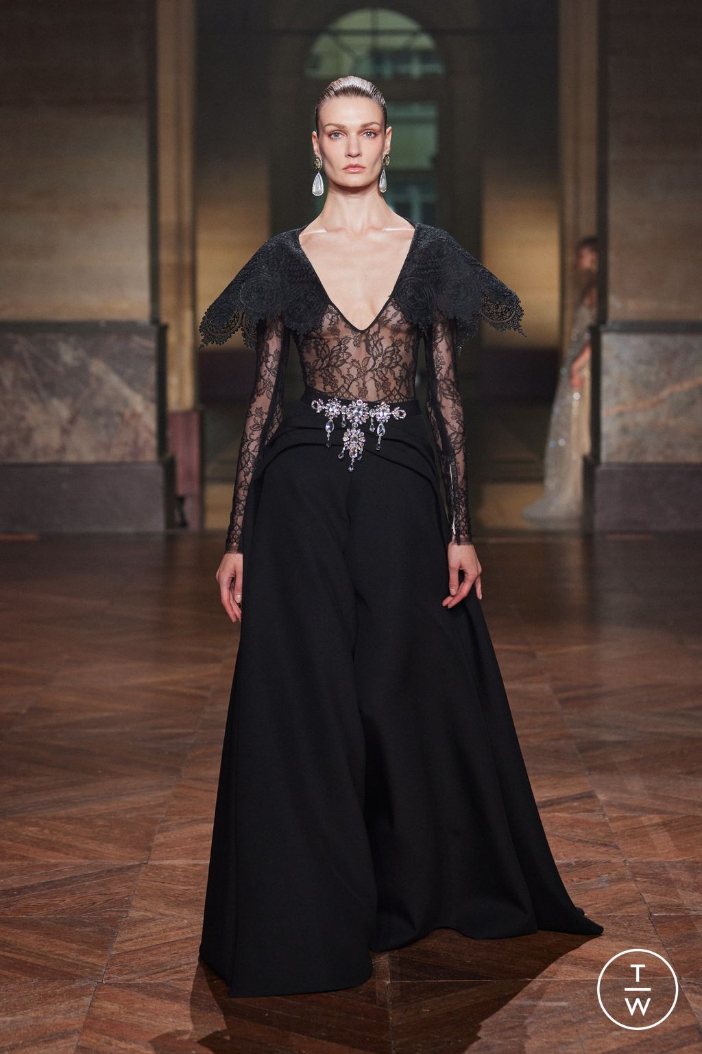 Fashion Week Paris Fall/Winter 2025 look 52 de la collection Georges Hobeika couture