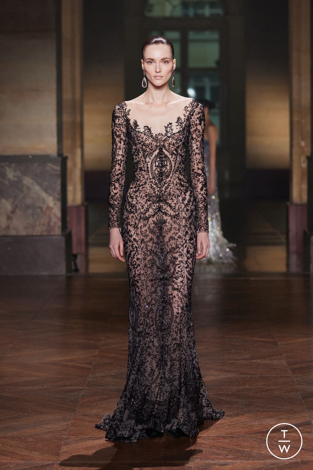 Fashion Week Paris Fall/Winter 2025 look 53 de la collection Georges Hobeika couture