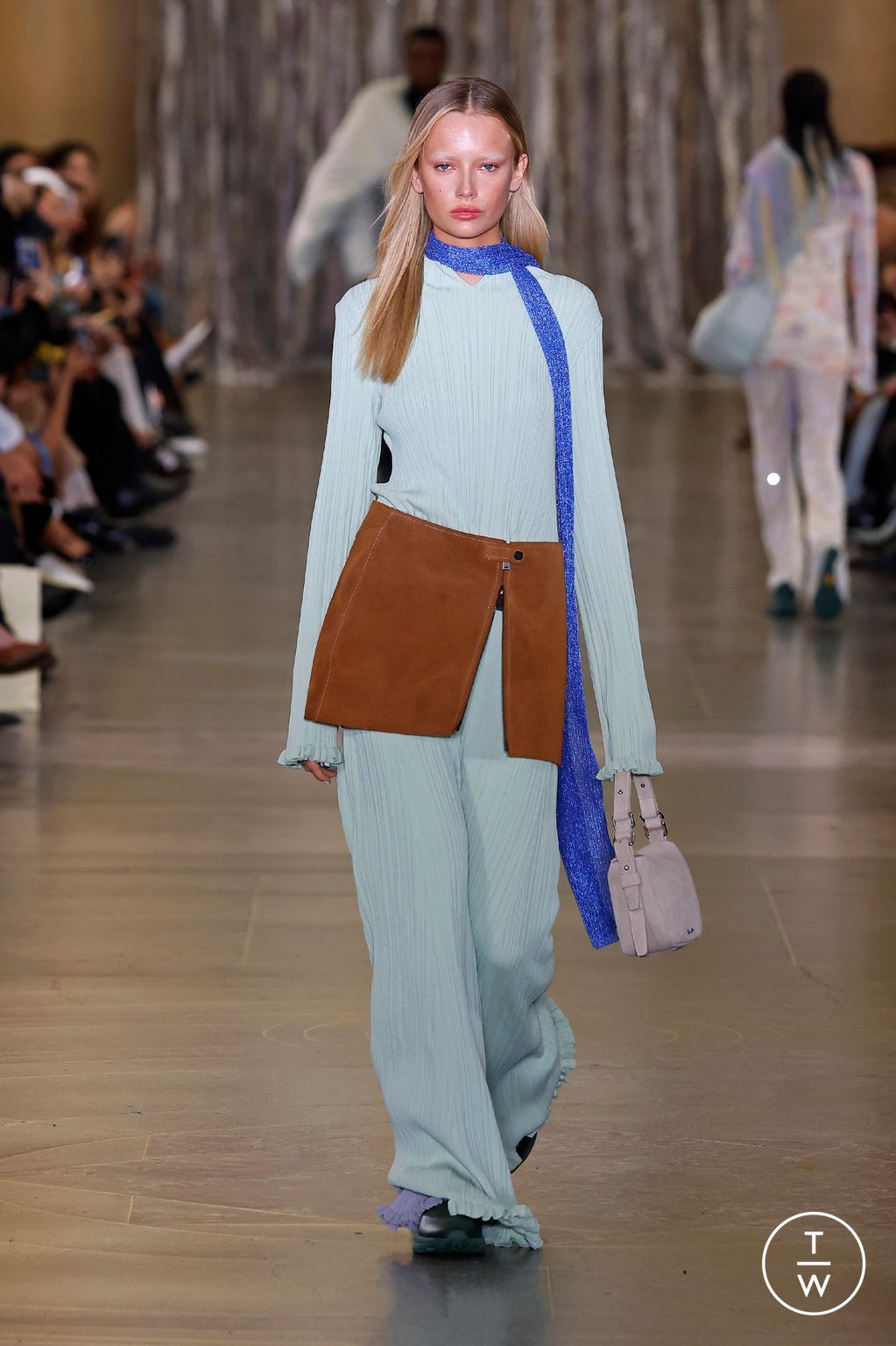 Fashion Week London Fall/Winter 2024 look 3 from the Holzweiler collection 女装