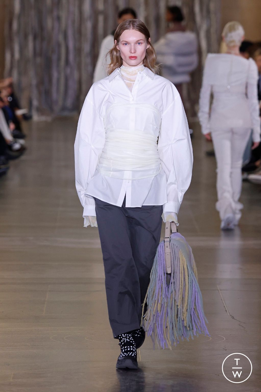Fashion Week London Fall/Winter 2024 look 19 from the Holzweiler collection 女装