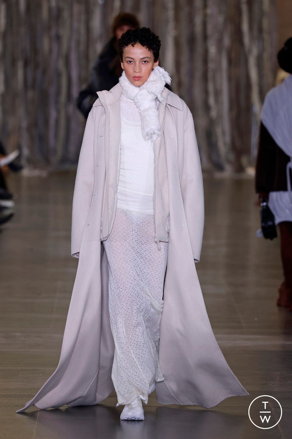 Fashion Week London Fall/Winter 2024 look 27 from the Holzweiler collection 女装