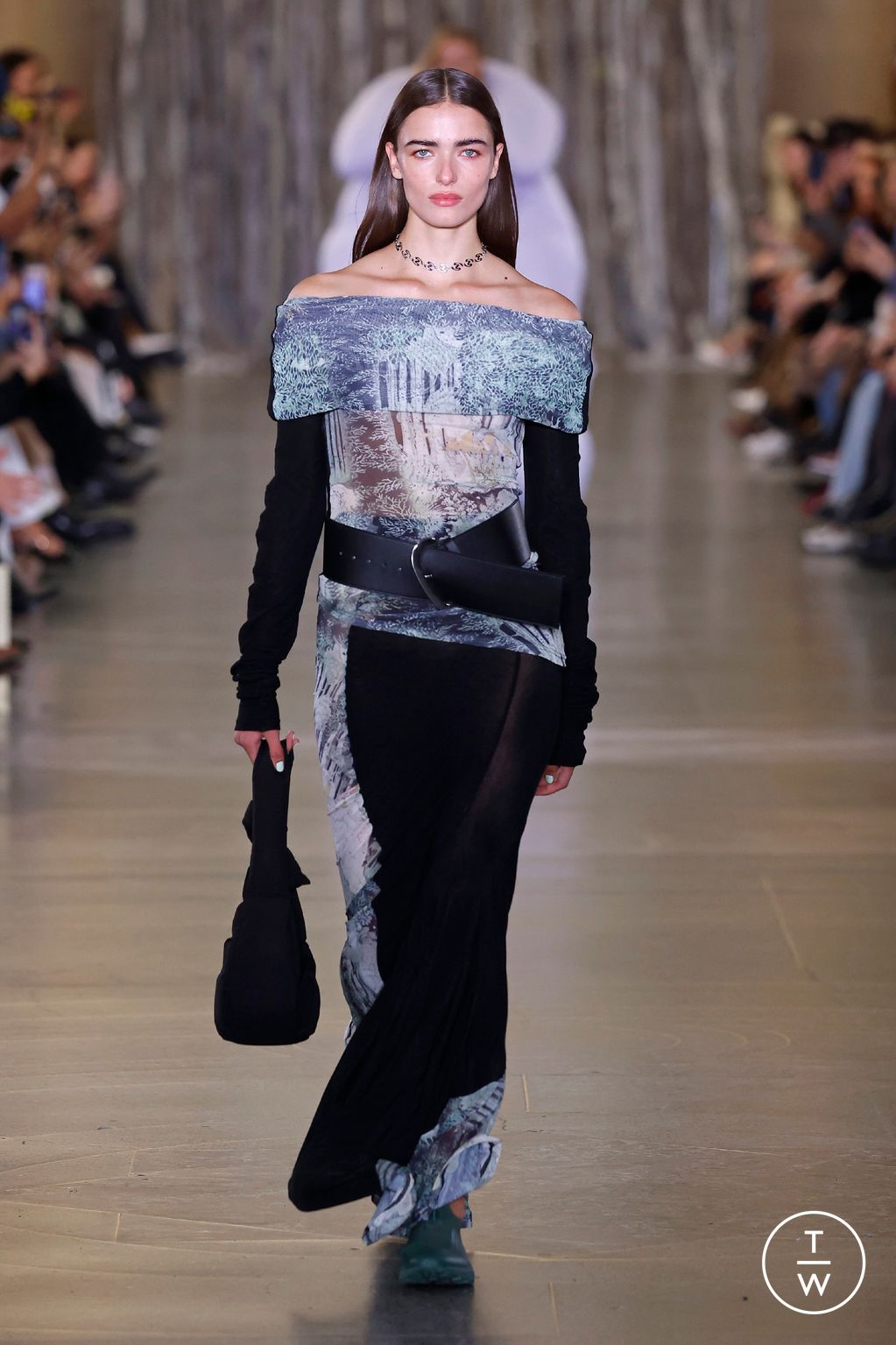 Fashion Week London Fall/Winter 2024 look 39 from the Holzweiler collection 女装