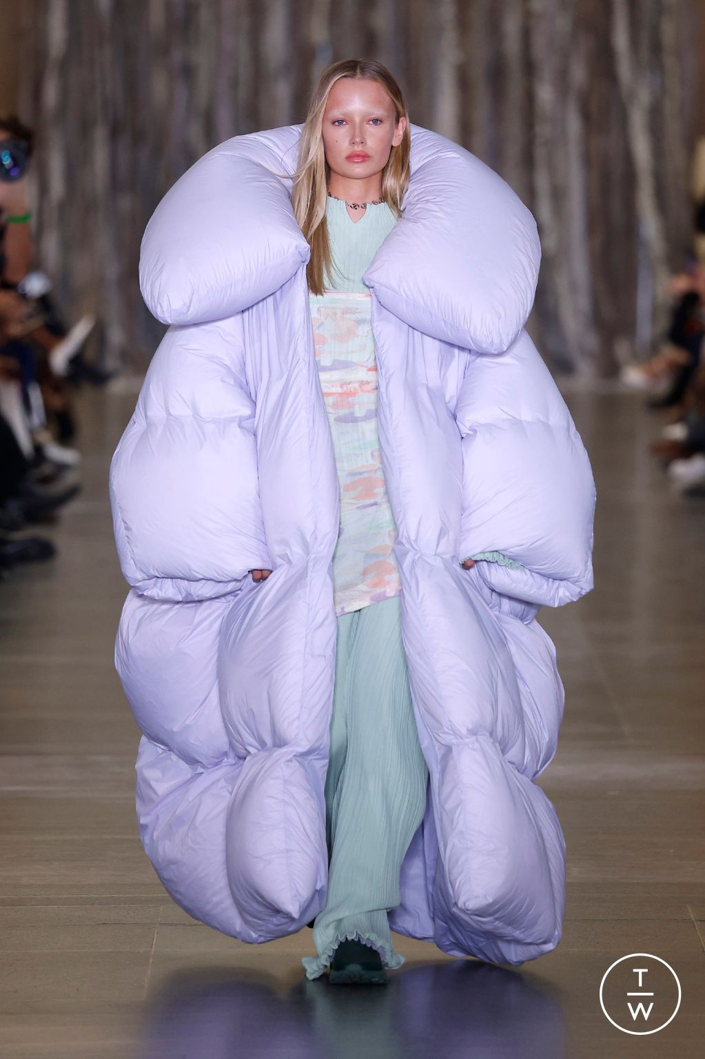 Fashion Week London Fall/Winter 2024 look 40 from the Holzweiler collection womenswear