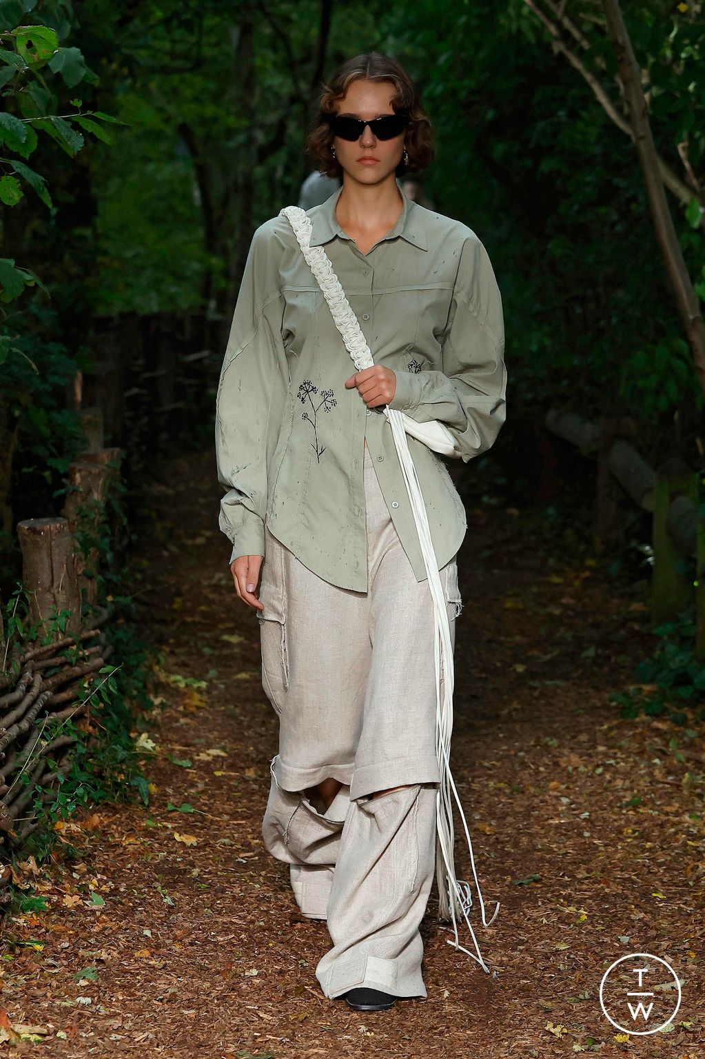Fashion Week London Spring/Summer 2024 look 21 from the Holzweiler collection 女装