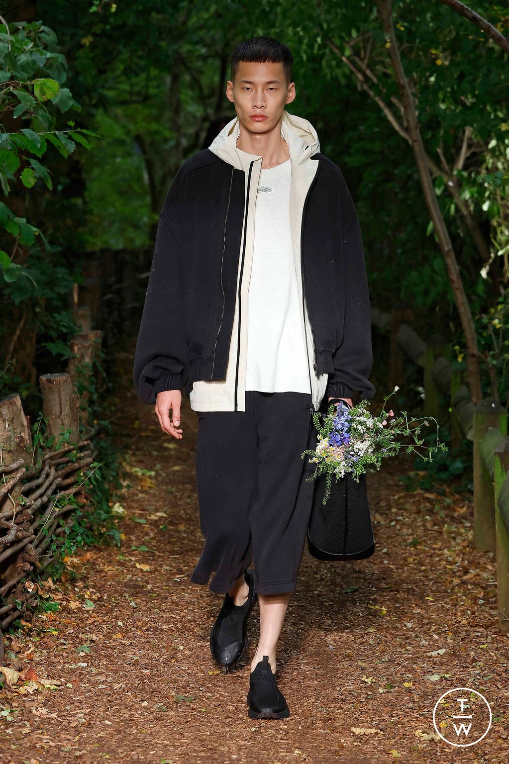 Fashion Week London Spring/Summer 2024 look 23 from the Holzweiler collection womenswear