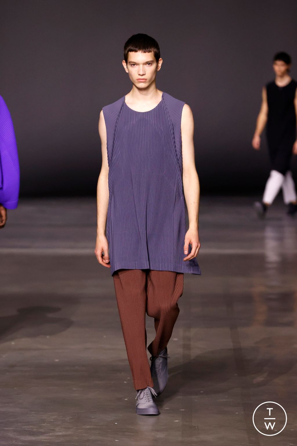 Fashion Week Paris Fall/Winter 2023 look 5 from the HOMME PLISSÉ ISSEY MIYAKE collection menswear