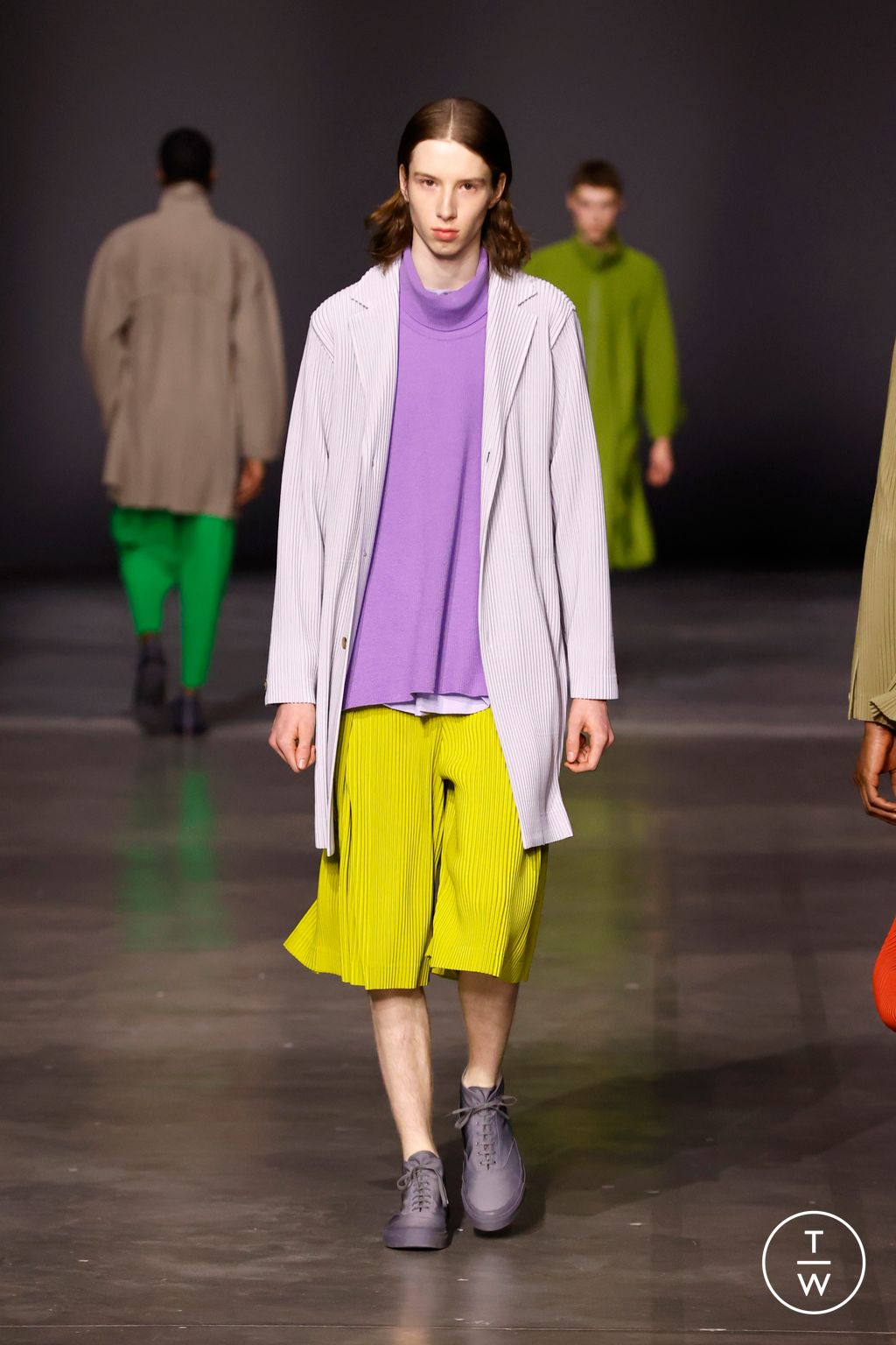 Fashion Week Paris Fall/Winter 2023 look 9 from the HOMME PLISSÉ ISSEY MIYAKE collection 男装