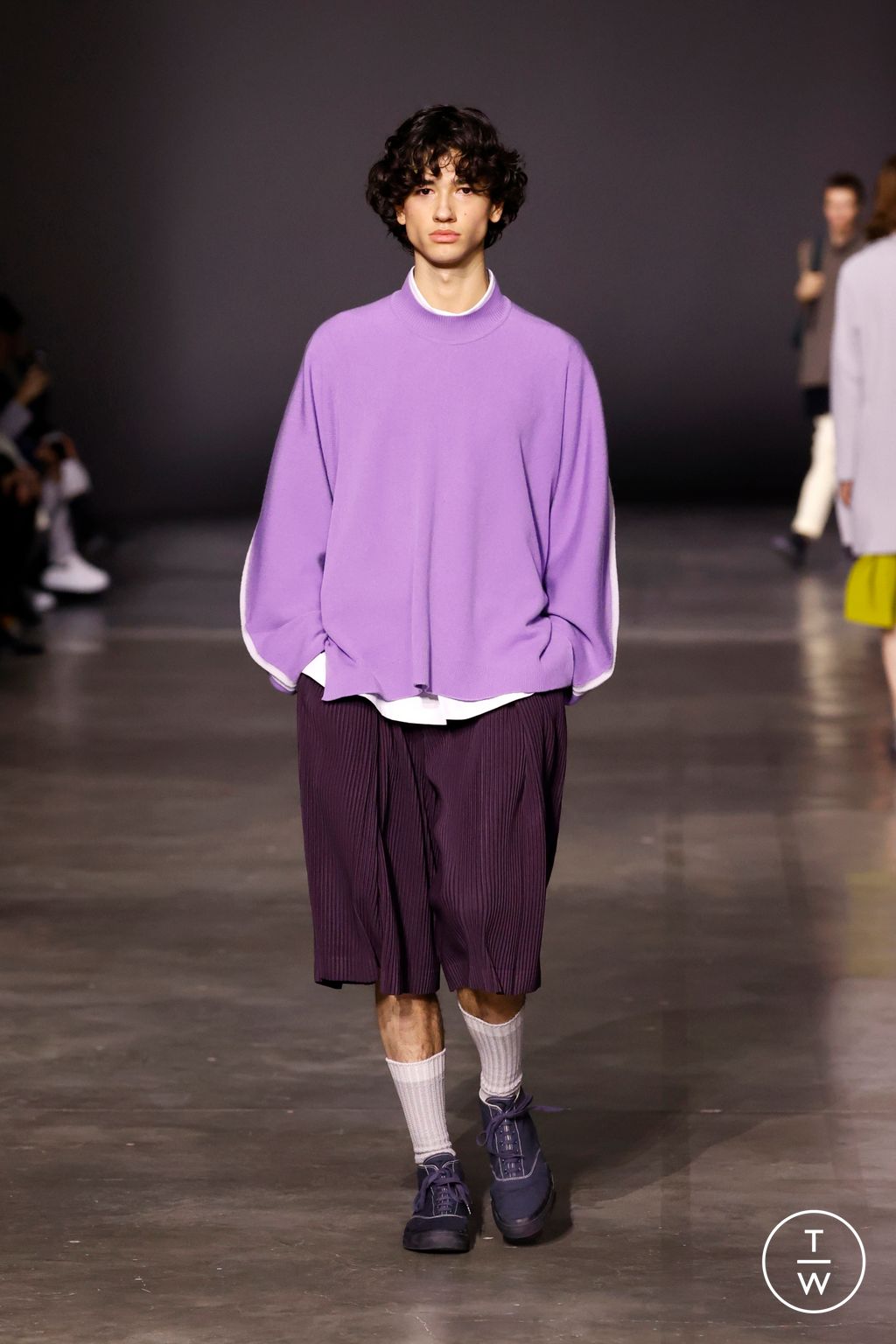 Fashion Week Paris Fall/Winter 2023 look 11 from the HOMME PLISSÉ ISSEY MIYAKE collection menswear